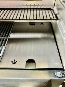 An image of the Que-Tensils Half Hot Plate for the Masterbuilt 560 sitting in the BBQ